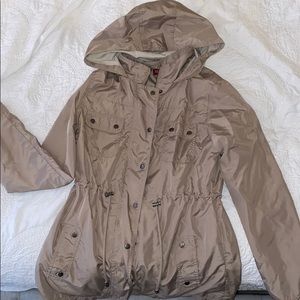 Hooded rain jacket